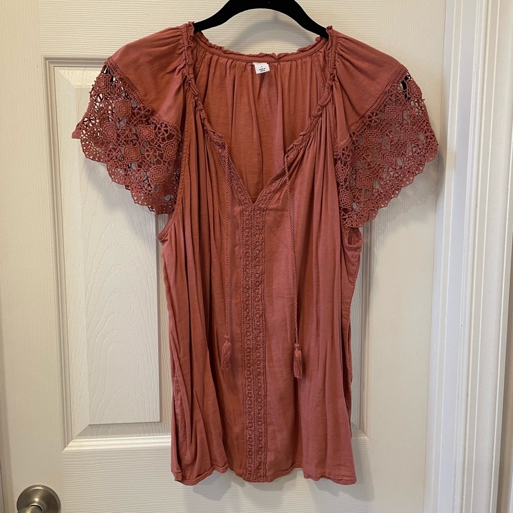 Old Navy Lace Short Sleeve Mauve Top